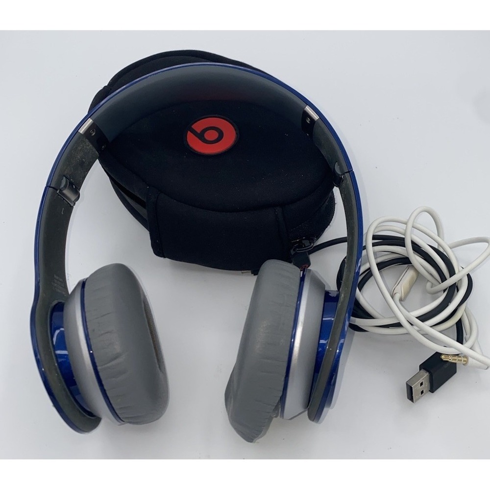 Beats Headphones Wireless #810-00012-00 - Have Wear Need New Ear Pads